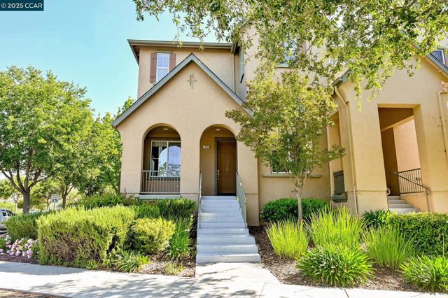 12004 Harcourt Wy, San Ramon CA: https://media.crmls.org/mediaz/33e97412-587f-4fc0-b77e-51161d4bfc5e.jpg