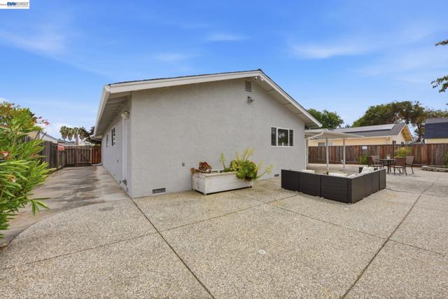 6387 Narcissus Ave, Newark CA: https://media.crmls.org/mediaz/33e98d77-6012-4c8c-b1d0-7f5ffb28e318.jpg