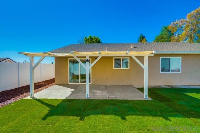 950 Funquest Dr, Fallbrook CA: https://media.crmls.org/mediaz/33ea079c-a850-42aa-92c0-a7e05e7f694f.jpg