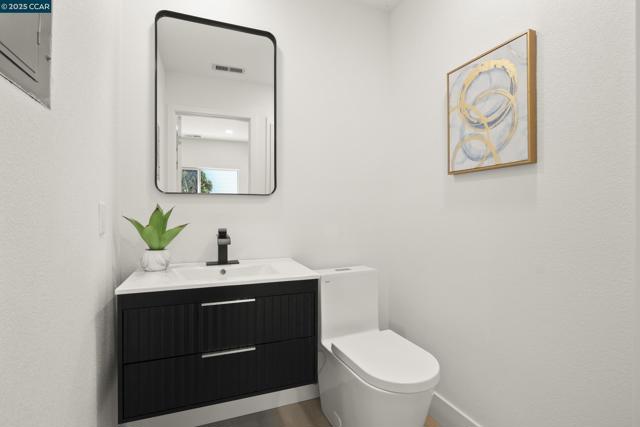 6453 Potrero Dr, Newark CA: https://media.crmls.org/mediaz/33ea591e-c819-4e26-ac0b-3f2f6333fa6e.jpg