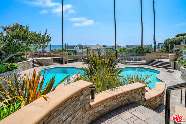 620 The, Redondo Beach CA: https://media.crmls.org/mediaz/33eb696b-5e17-4f0c-b57a-a147c1995545.jpg
