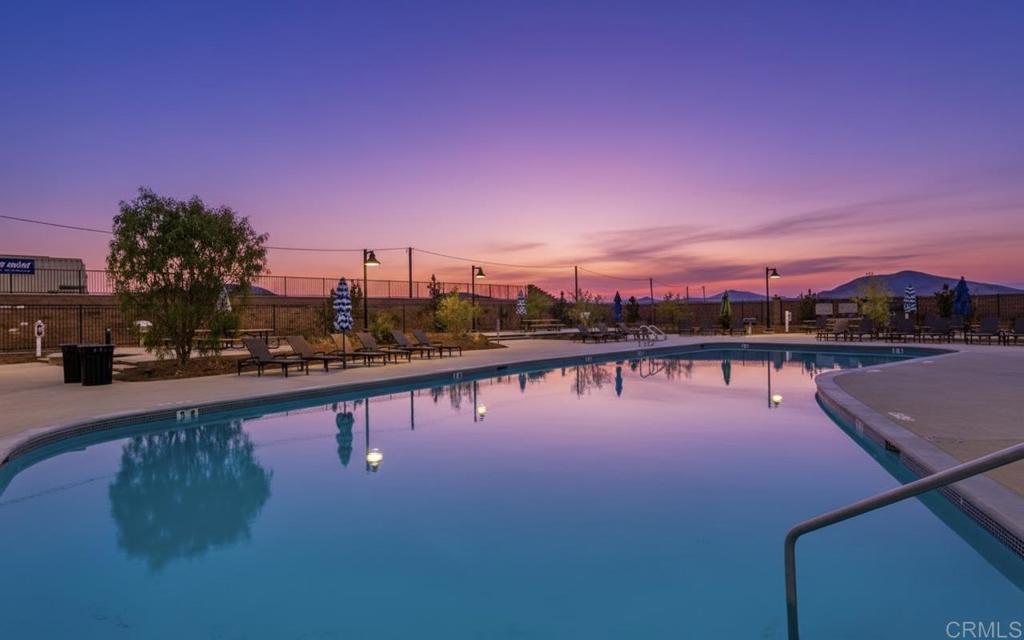 https://media.crmls.org/mediaz/33ebd9d1-3b19-4c37-b4e3-a3b30e1be85e.jpg?preset=X-Large