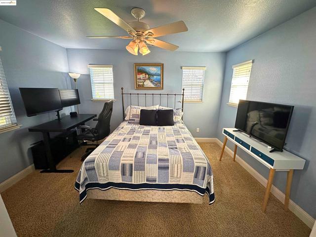 1327 Remington Ct, Tracy CA: https://media.crmls.org/mediaz/33eca468-3a87-403b-baa5-9e21b3f2e79a.jpg