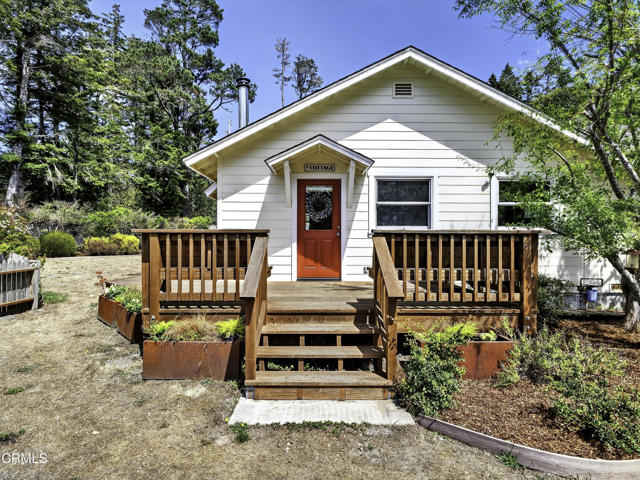 Detail Gallery Image 2 of 39 For 10392 Hills Rd, Mendocino,  CA 95460 - 2 Beds | 1 Baths