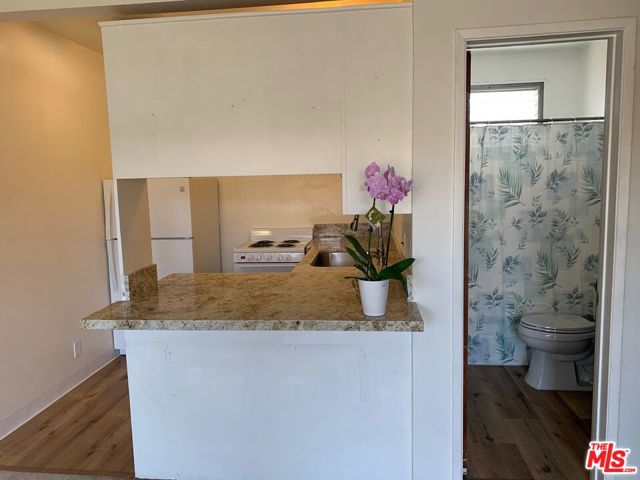 21110 Wood Avenue, Torrance CA: https://media.crmls.org/mediaz/33ed6fda-eb8c-46df-9656-cdd70028d09b.jpg