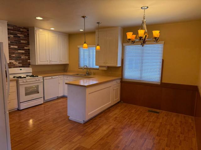 542 English Avenue, Monterey CA: https://media.crmls.org/mediaz/33ed83e2-1216-438e-8448-7326f288732d.jpg