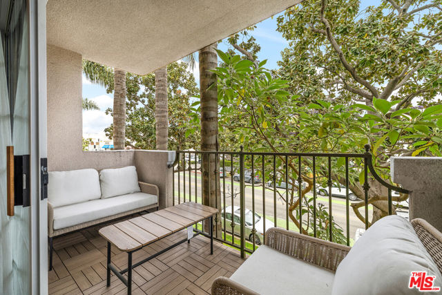 1228 14th Street, Santa Monica CA: https://media.crmls.org/mediaz/33ed8f3a-f253-48ca-b2c0-15c6aee626f7.jpg