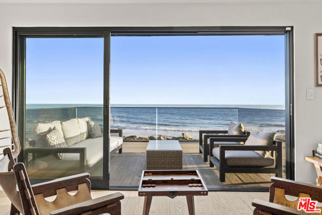 21715 Rambla Vista, Malibu CA: https://media.crmls.org/mediaz/33edc47f-facb-4393-83a9-cf51a71cd441.jpg