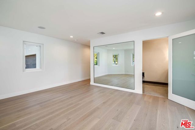 3201 Viola Place, Marina del Rey CA: https://media.crmls.org/mediaz/33ede644-6993-4238-94a7-2a736418b9a8.jpg