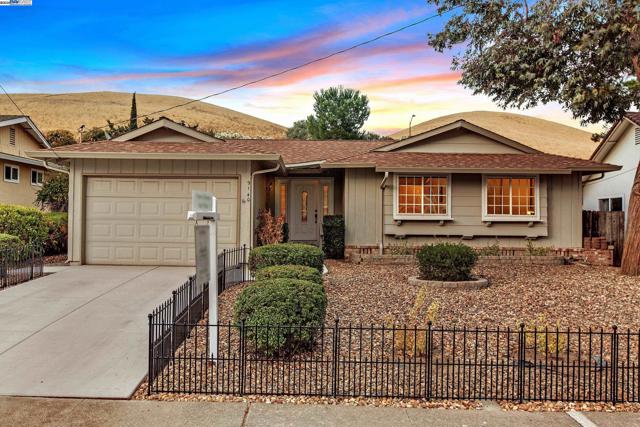 9140 Tangerine St, San Ramon CA: https://media.crmls.org/mediaz/33edfdf8-43f3-4b57-a072-159db8edc879.jpg