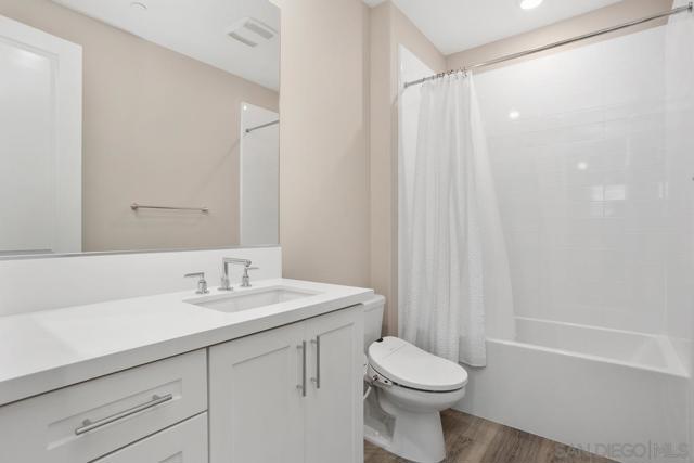 8416 Hidden Cove Way, San Diego CA: https://media.crmls.org/mediaz/33ee73c4-14eb-4420-bfa8-87b116dca27c.jpg