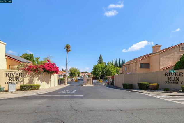 1031 Burnham, Pittsburg CA: https://media.crmls.org/mediaz/33eeb469-ee90-4046-9306-1b22755769a3.jpg