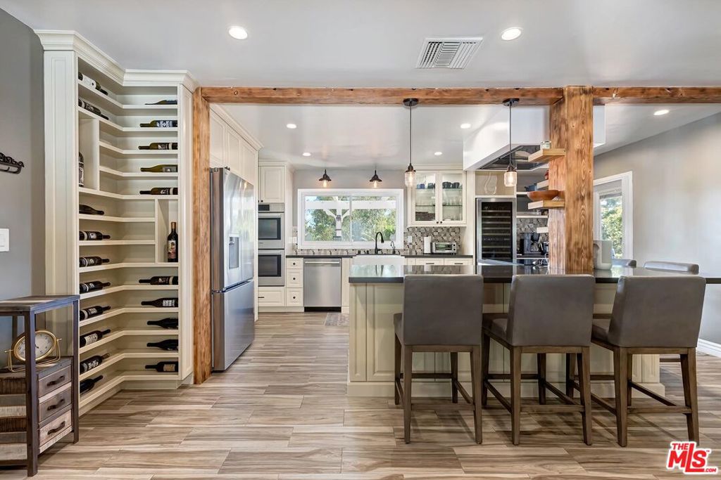 https://media.crmls.org/mediaz/33eef573-1111-44e7-8123-0419ba7c5d68.jpg?preset=X-Large