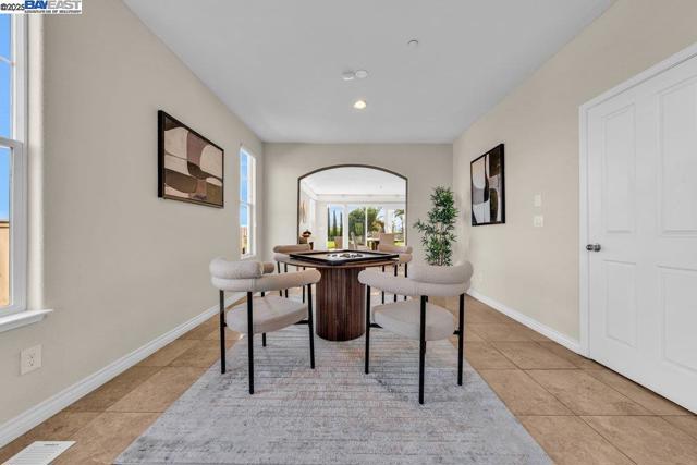 48912 Crown Ridge Cmn, Fremont CA: https://media.crmls.org/mediaz/33ef31ac-c3f8-442c-84b9-f6fc3ade7484.jpg