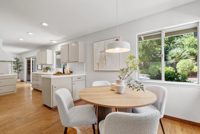 2050 Wooded Glen Drive, Los Altos CA: https://media.crmls.org/mediaz/33efd8c5-c10c-4358-83cb-8b68089fbff0.jpg