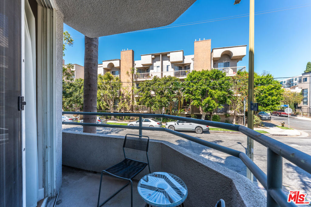 https://media.crmls.org/mediaz/33f07018-3065-4fc3-ac16-9445050bf295.jpg?preset=X-Large
