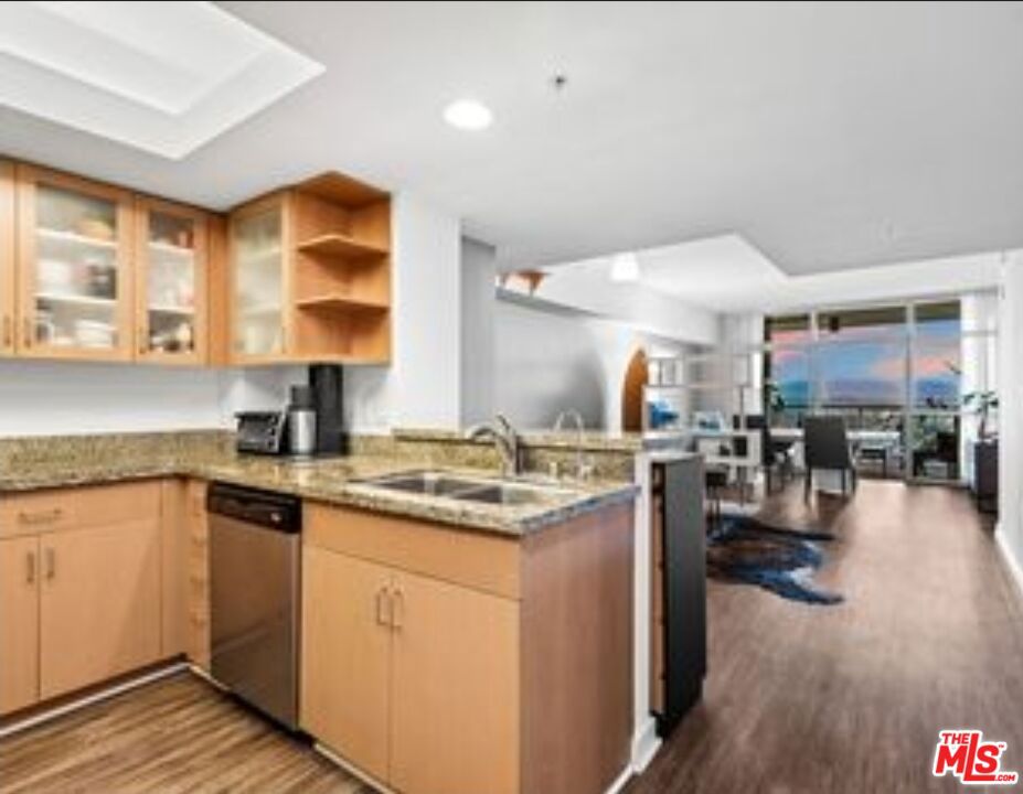 13700 Marina Pointe Drive Unit 1210