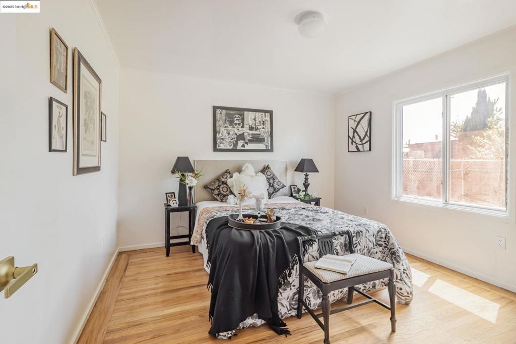 https://media.crmls.org/mediaz/33f15000-3088-41d7-ad4d-0b2803a8ae2b.jpg?preset=X-Large