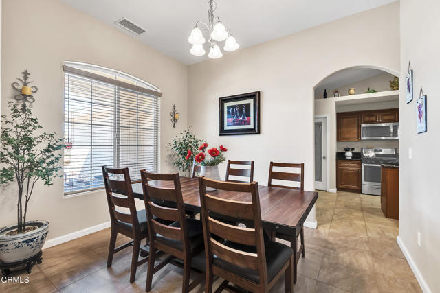 17717 Bangor Avenue, Hesperia CA: https://media.crmls.org/mediaz/33f156c1-b856-4c68-aad3-d94dff5b1b7b.jpg