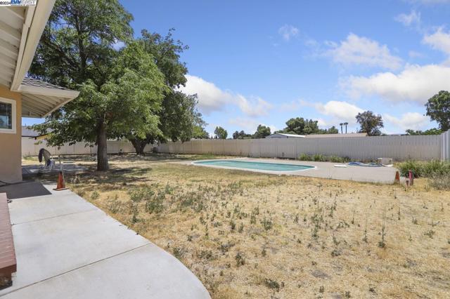 Image 42 of 47 For 16650 Von Sosten Road