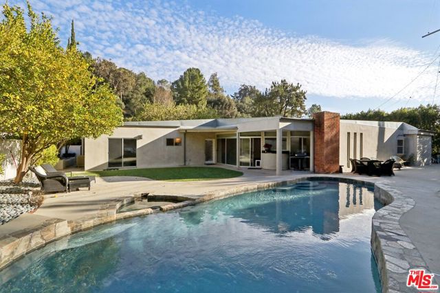 15539 Hamner Drive, Los Angeles CA: https://media.crmls.org/mediaz/33f1ef4b-6abe-4552-acc1-8faf2b9e2b25.jpg