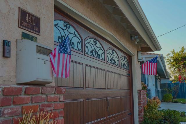 4410 Charger Boulevard, San Diego CA: https://media.crmls.org/mediaz/33f21bd2-5f9d-4858-80be-23fcf02ad441.jpg