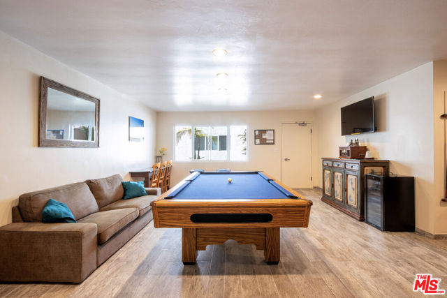 2721 2nd Street, Santa Monica CA: https://media.crmls.org/mediaz/33f26b6b-76a9-46c4-9cfe-0d8ae8ac6fe1.jpg