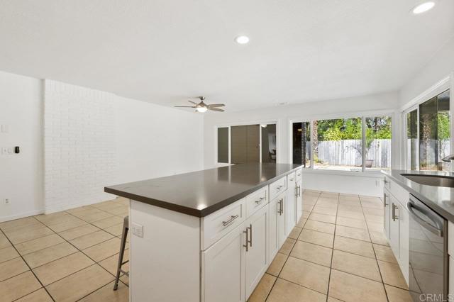 2348 Watson Way, Vista CA: https://media.crmls.org/mediaz/33f30323-153b-4645-8d56-607a455886f4.jpg