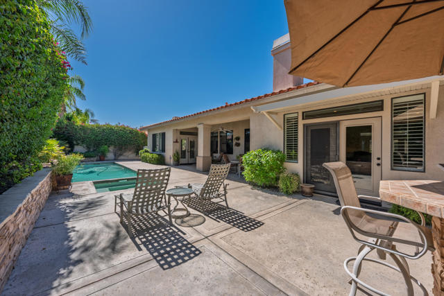 65 San Marino Circle, Rancho Mirage CA: https://media.crmls.org/mediaz/33f38666-af1c-4efa-80cb-3152559aeade.jpg