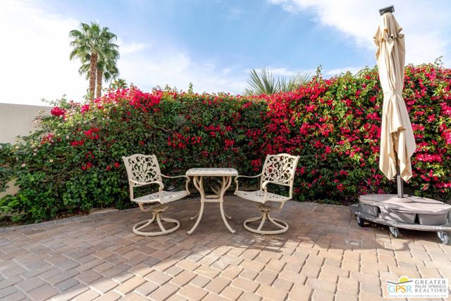 Image 40 of 52 For 77553 Carinda Court