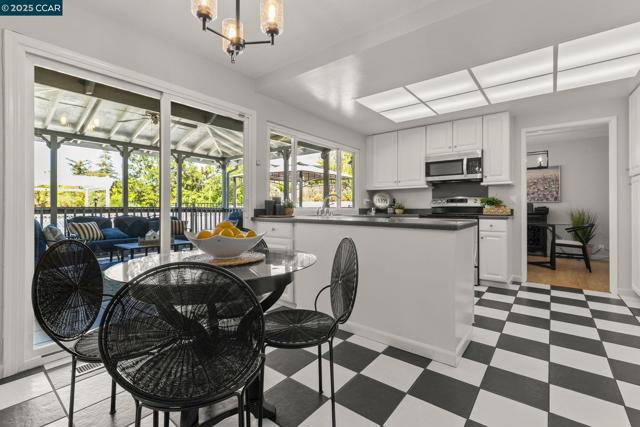 245 Parkview Ter, Vallejo CA: https://media.crmls.org/mediaz/33f3ddfc-6019-4995-a329-15791336a7b5.jpg