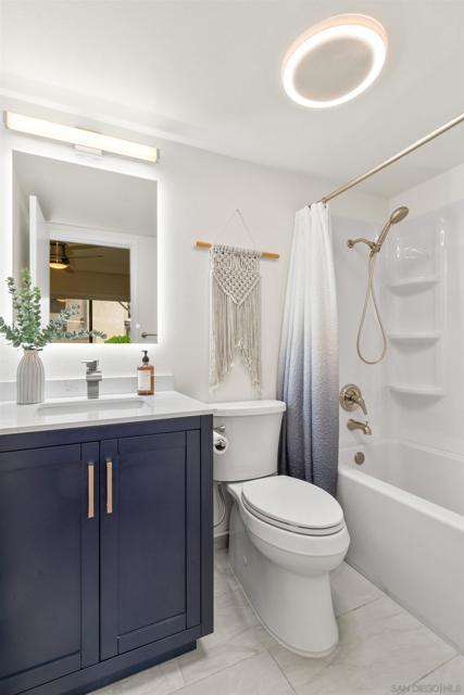 2362 Altisma Way, Carlsbad CA: https://media.crmls.org/mediaz/33f4a4df-2e14-47c6-8039-91f347c51ac4.jpg