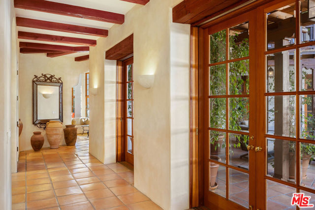 25127 Jim Bridger Road, Hidden Hills CA: https://media.crmls.org/mediaz/33f5280e-65c0-4619-9c55-4a0b438ed40c.jpg