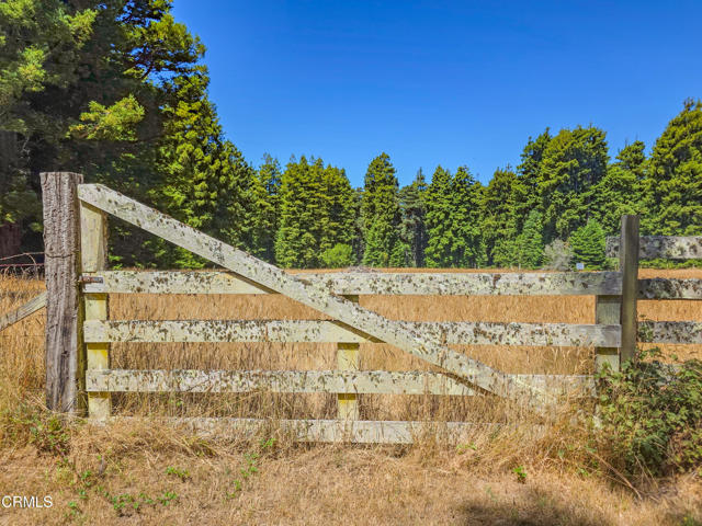 Detail Gallery Image 6 of 31 For 21601 Hellman Ln, Fort Bragg,  CA 95437 - 3 Beds | 1 Baths