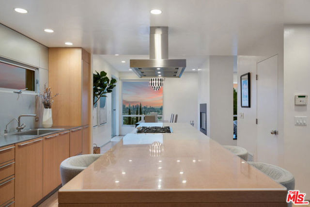 2742 Creston Drive, Los Angeles CA: https://media.crmls.org/mediaz/33f5b316-5d88-4c68-825f-2ad87ca18de3.jpg