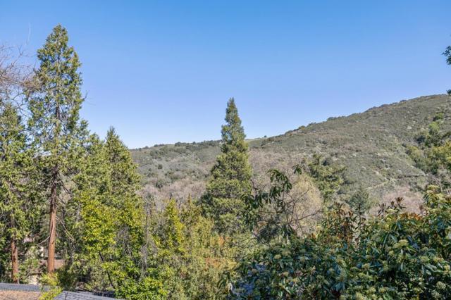 1023 Los Trancos Road, Portola Valley CA: https://media.crmls.org/mediaz/33f5b630-5867-445c-a41c-ff1eee0c3be5.jpg