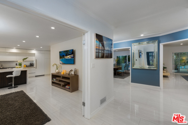 774 N KENTER Avenue, Los Angeles CA: https://media.crmls.org/mediaz/33f647e0-0fc1-4428-b632-4f625acdae74.jpg