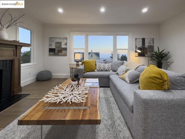 479 Kentucky Ave, Berkeley CA: https://media.crmls.org/mediaz/33f6523a-99e2-472c-92e7-481fa67bfeb4.jpg