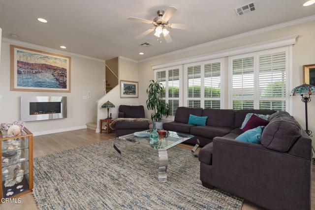 5540 W 5th Street, Oxnard CA: https://media.crmls.org/mediaz/33f68965-1fb5-43e1-aa6a-45841affcb76.jpg