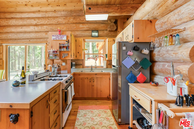15050 Scott Bar Mountain Lookout Road, Fort Jones CA: https://media.crmls.org/mediaz/33f6cc83-9623-427b-ba3b-18f5417da54b.jpg