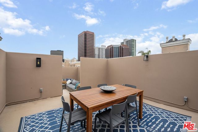 11855 Goshen Avenue, Los Angeles CA: https://media.crmls.org/mediaz/33f6da26-ca01-448d-961c-115e9f31f1ed.jpg