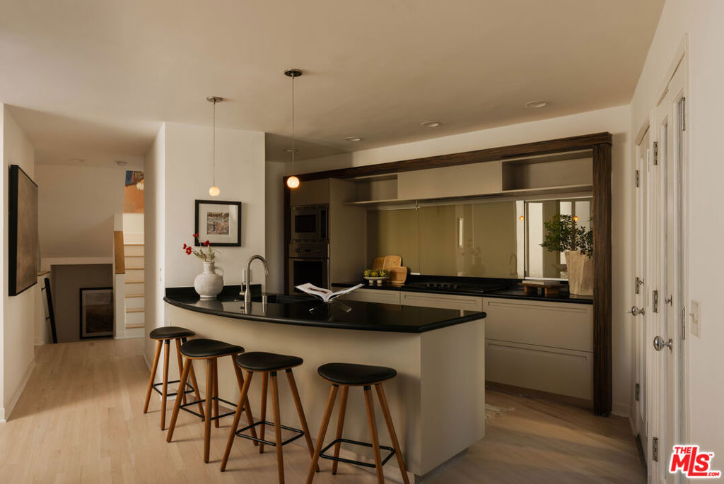 2027 Oakwood Ave, Venice, CA 90291, photo 8