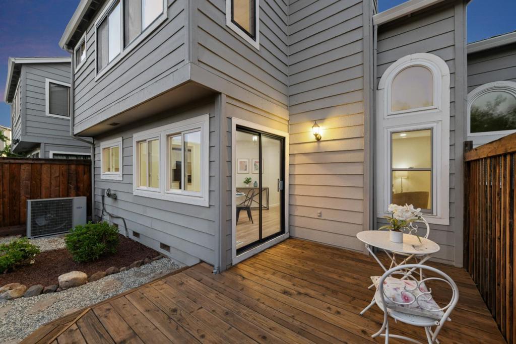 https://media.crmls.org/mediaz/33f762ff-9d9f-40f7-bdaf-8f89d48806fa.jpg?preset=X-Large