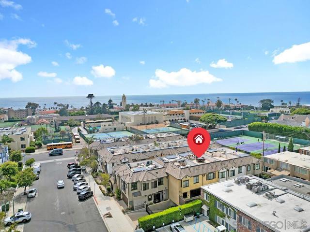 726 Silver Street, La Jolla CA: https://media.crmls.org/mediaz/33f81d4d-cd25-4c66-b309-370e941adc87.jpg