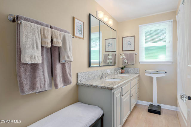 22101 Mulholland Drive, Woodland Hills CA: https://media.crmls.org/mediaz/33f824f3-ff7a-4e55-b0fd-98c36d4a4f0e.jpg