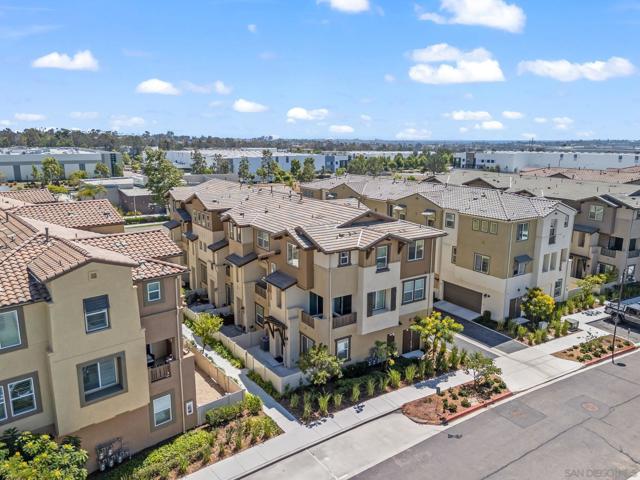 1235 Via Lucero, Oceanside CA: https://media.crmls.org/mediaz/33f935ad-b929-4d04-857e-c98e4e49e4bc.jpg