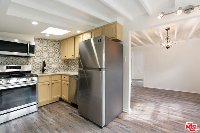 483 Sturtevant Drive, Sierra Madre CA: https://media.crmls.org/mediaz/33f9b635-ce32-41b1-933a-aa7eeec40f1e.jpg