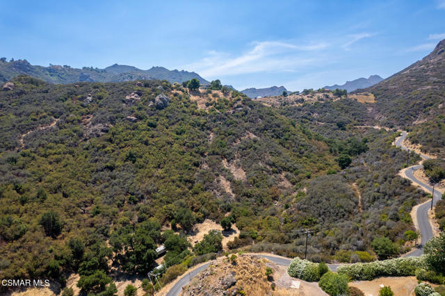 115 Carlisle Road, Westlake Village CA: https://media.crmls.org/mediaz/33fa1e8f-be32-4e4c-9f43-2118abcedb3a.jpg