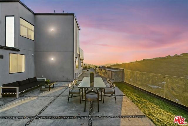 1565 Haslam Terrace, Los Angeles CA: https://media.crmls.org/mediaz/33fa498a-a336-458a-a405-984dd1ab5689.jpg