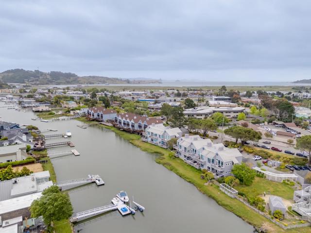100 Lucky Drive, Corte Madera CA: https://media.crmls.org/mediaz/33fa58c1-e0e0-42cb-b7cb-66b09d766943.jpg